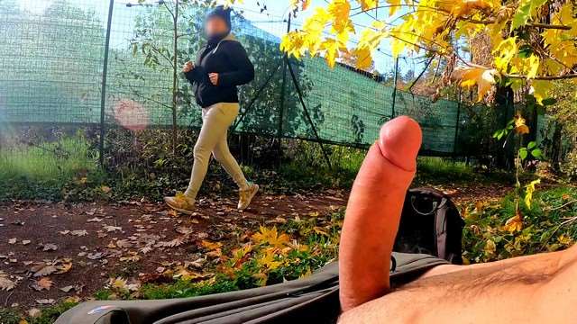 公园露出狂魔！饥渴熟女当街硬上我的大肉棒【GentlyPerv】